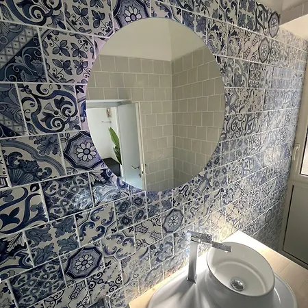 21 Bed and Breakfast 4*